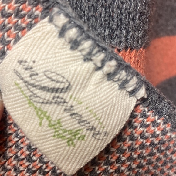 In 2 Green Recycled Blanket Throw Salmon Gray 65” by 48” - Picture 10 of 17